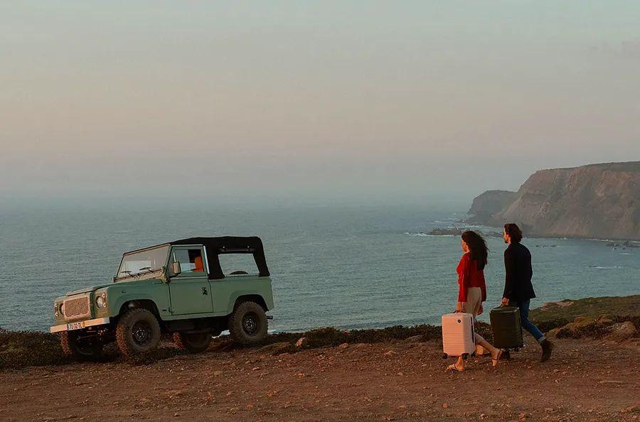 Cover Image for Stay composed and travel light: The ultimate carry-on luggage for any journey