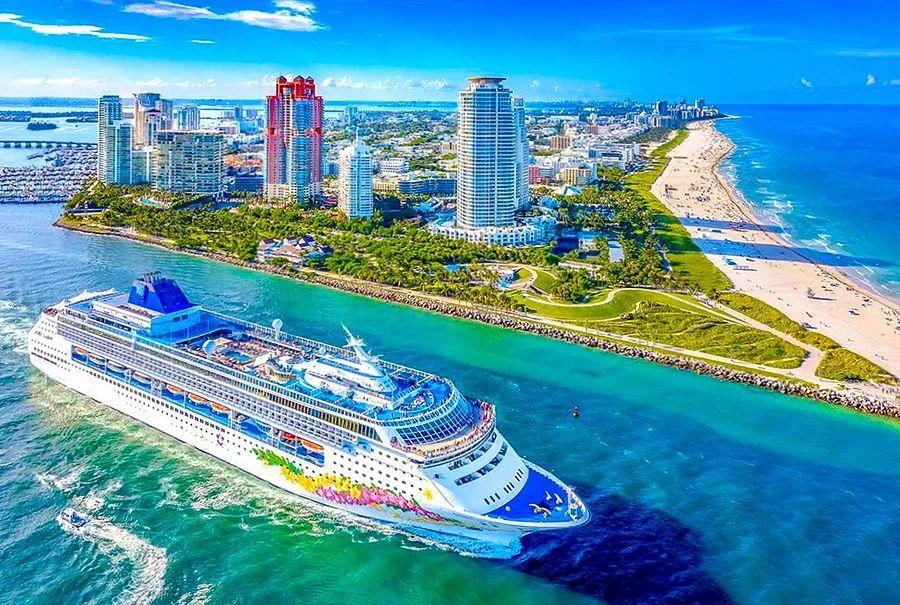 Cover Image for Caribbean Cruises Departing from Miami: Journey to Belize, Mexico & More in 2022