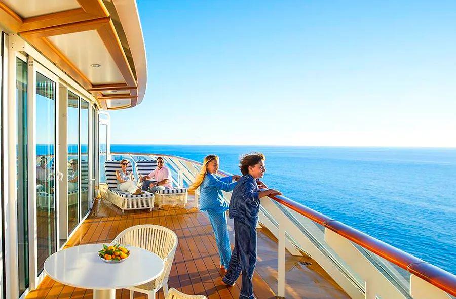 Cover Image for 2023 Transatlantic Cruises: Embrace the Adventure