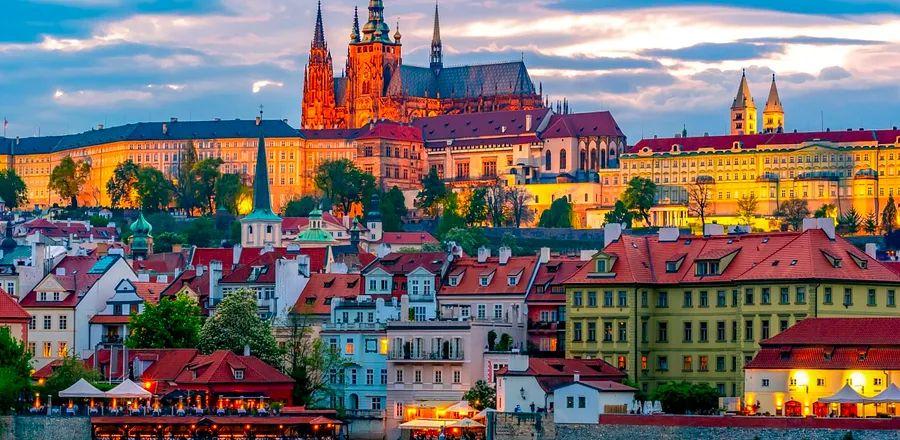 Cover Image for 6 Tips for Relocating Abroad—and the Companies to Assist You