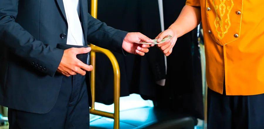 Cover Image for Is Tipping Necessary at an All-Inclusive Resort?
