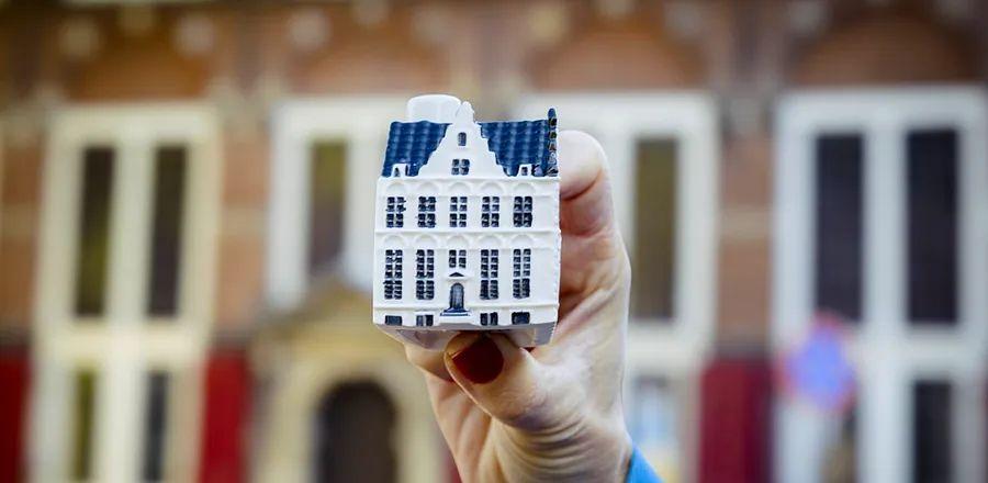 Cover Image for The Rise of the Miniature House as Aviation's Most Desirable Keepsake