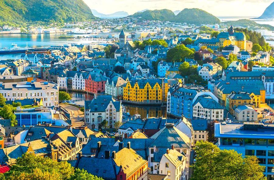 Cover Image for 12 hidden summer vacation spots for 2024