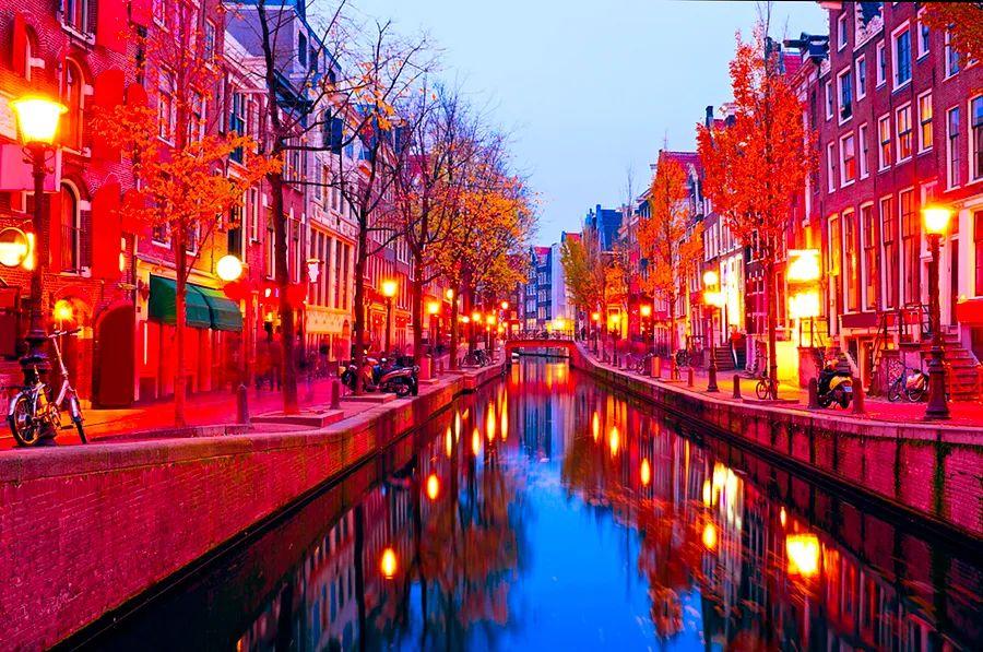 Cover Image for Beginning in February, the Netherlands will mandate COVID-19 booster shots.