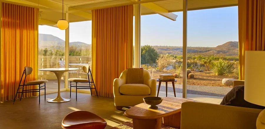 Cover Image for This New Midcentury Modern Desert Retreat in Joshua Tree Makes for an Ideal Winter Escape