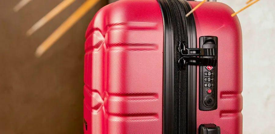 Cover Image for Myth or Reality: Is Red Luggage Loaded onto Airplanes First?