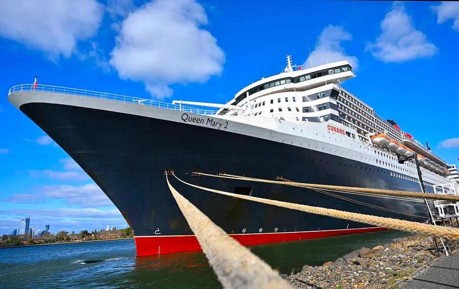 Cover Image for Cunard's World Club Cruise Loyalty Program: All You Need to Know