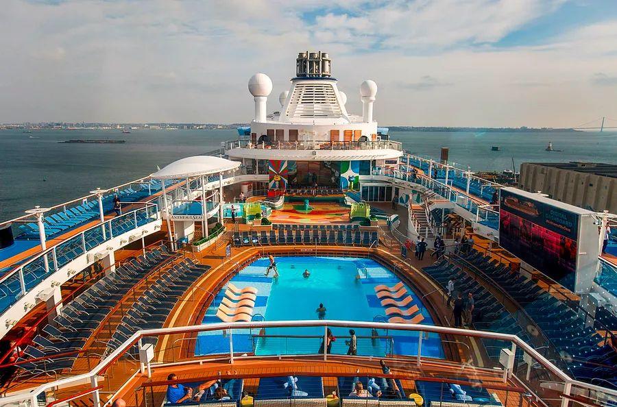 Cover Image for How Cruise Ship Stabilizers Enhance Your Comfort on the Water