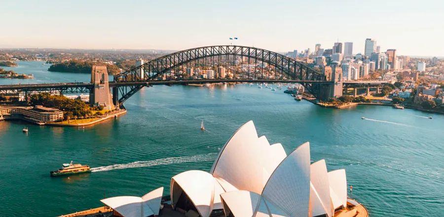 Cover Image for Australia Set to Reopen for Vaccinated Travelers This Month