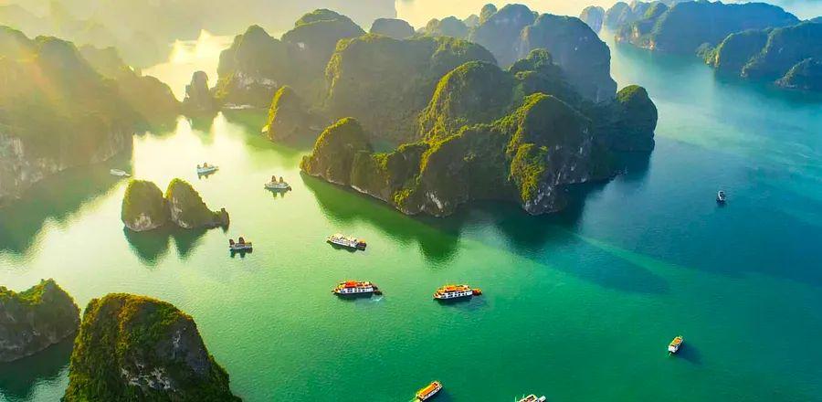 Cover Image for Vietnam Reopens Borders to All Travelers