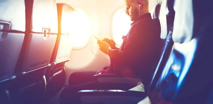 Cover Image for Masks Are Now Optional on Flights in the U.S. After Florida Ruling
