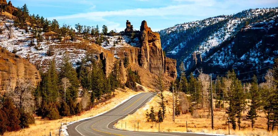 Cover Image for Top Mountain Towns in Wyoming for Your Stay—From Yellowstone to the Tetons