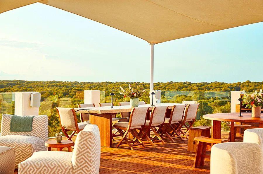 Cover Image for Hilton launches a trial phase featuring three hotels as part of its new partnership with Small Luxury Hotels of the World