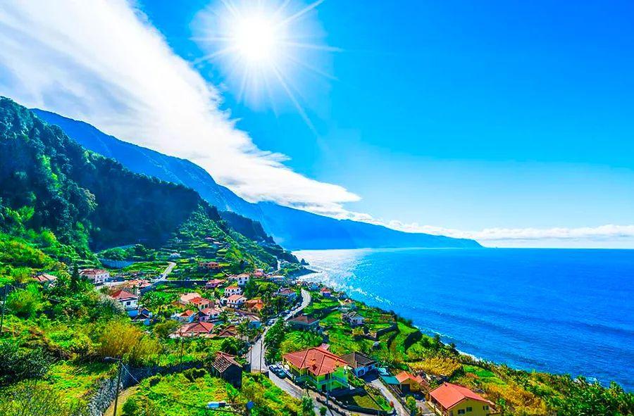 Cover Image for Essential Activities in Ponta Delgada, Azores