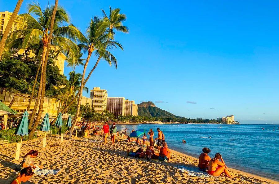 Cover Image for Urgent alerts from Hawaii as restrictions are reinstated