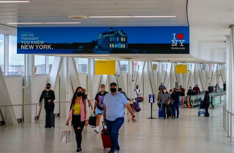 Cover Image for Secretary of State Confirms US Borders Will Stay Closed for EU Citizens