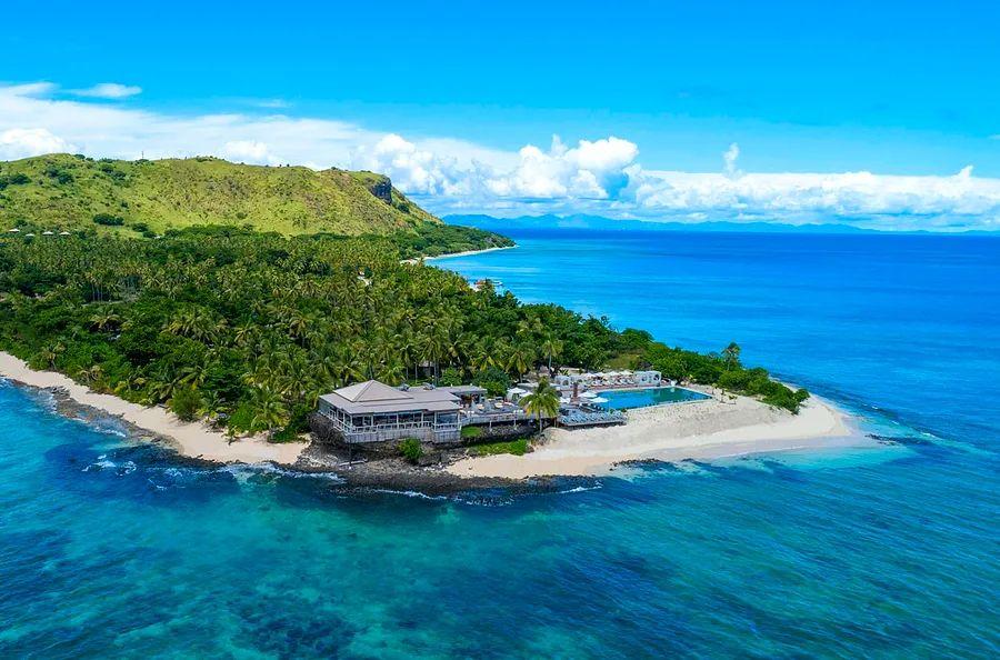 Cover Image for 5 family resorts in Fiji featuring kids' clubs and even private nannies included.