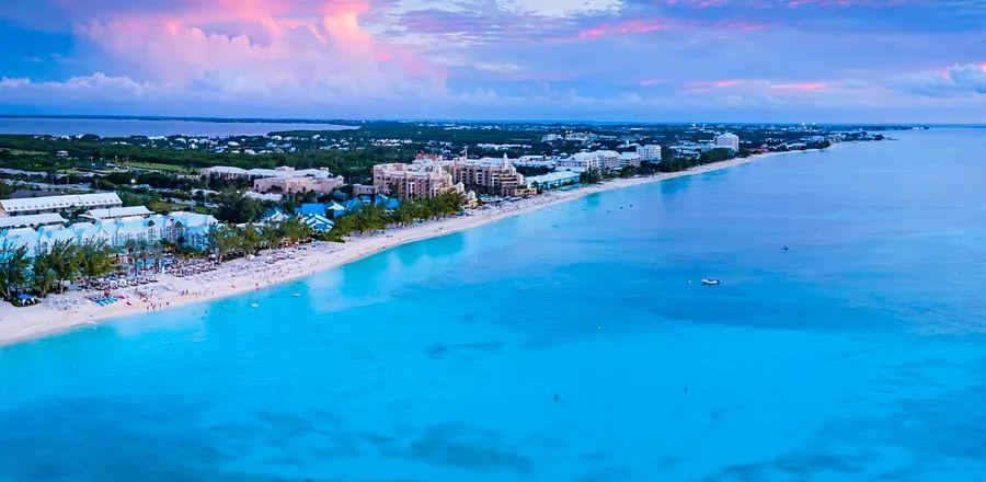 Cover Image for 11 Amazing Hotels in the Cayman Islands