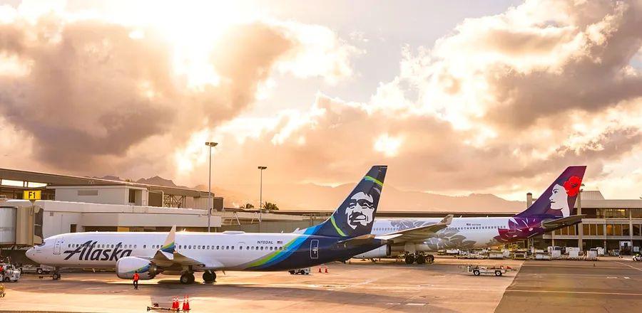 Cover Image for Alaska and Hawaiian Airlines Are Officially Partnering. Here’s How It Will Impact Air Travel