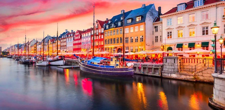 Cover Image for New Budget Airline 'Play' Launches U.S.–Europe Flights Starting at $109