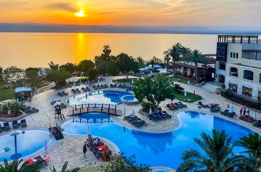 Cover Image for Marriott Bonvoy program: Ways to use your points for hotel bookings, flights, and more