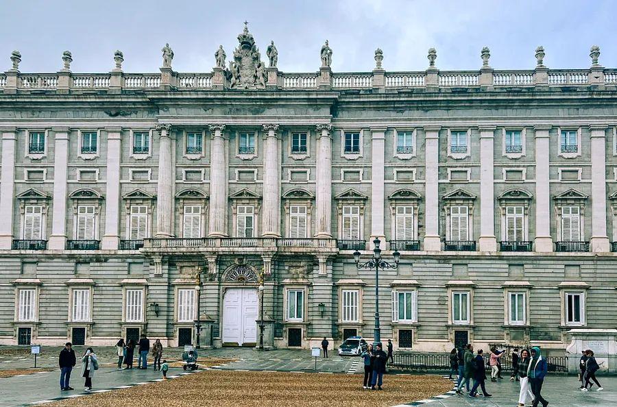 Cover Image for Business-class travel to Europe starts at just 27K points: Maximize Amex's 30% transfer bonus with Avios