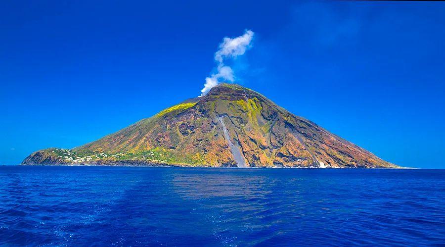 Cover Image for 6 compelling reasons to explore Italy's Aeolian Islands