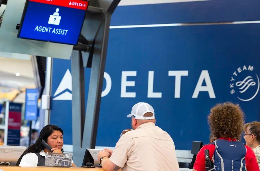 Cover Image for Delta faces a DOT investigation as its operational crisis reaches Day 5, resulting in 5,000 flight cancellations.