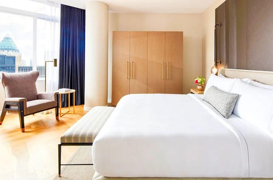 Cover Image for Marriott is acquiring one of Hilton's premier hotels in New York City.