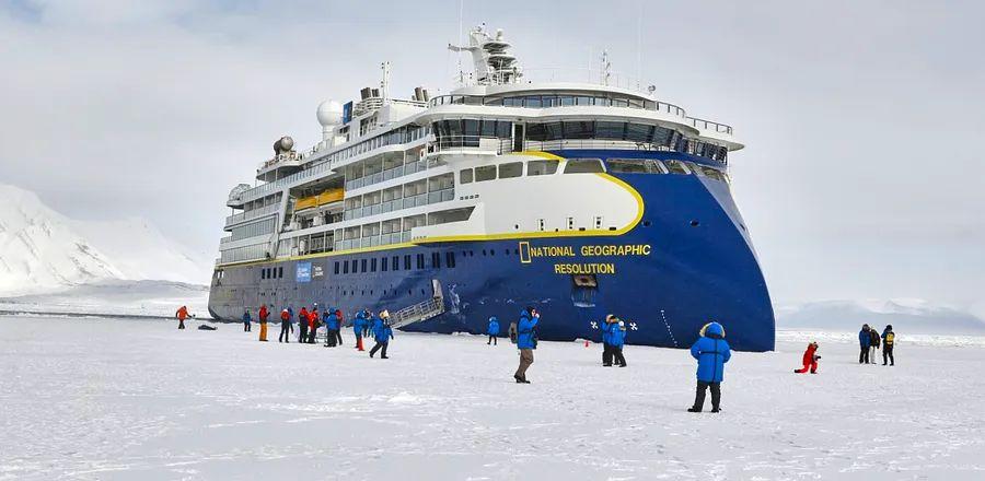 Cover Image for 9 Essential Tips for Your Arctic Cruise