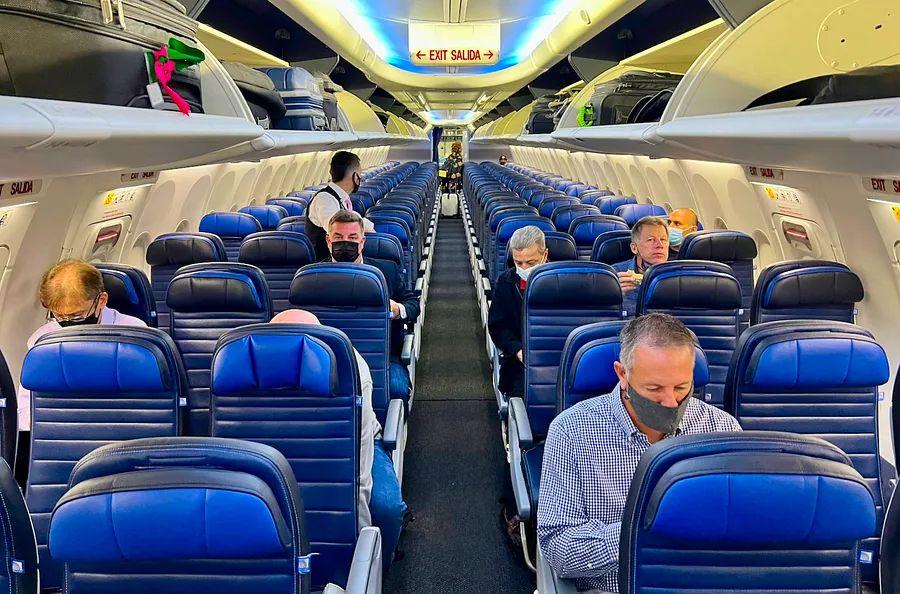Cover Image for Are you trapped in a middle seat? United's app can help you secure a better one.