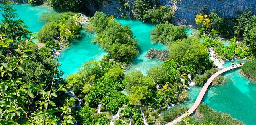 Cover Image for A Beginner’s Guide to Exploring Plitvice Lakes National Park in Croatia