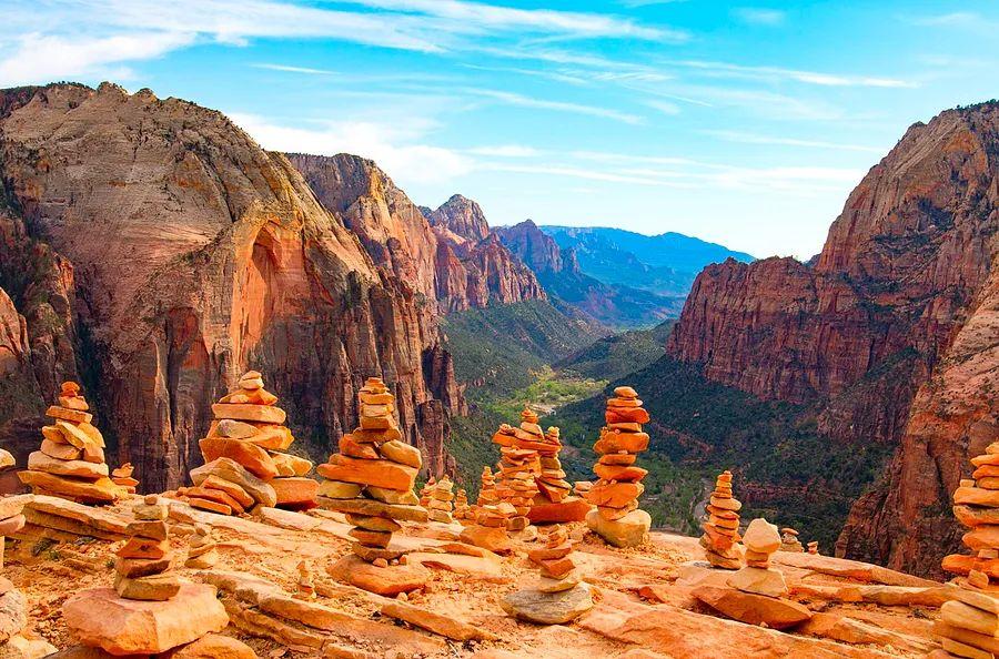 Cover Image for This charming tiny house retreat near Zion National Park is the ideal spot for a socially distanced vacation.