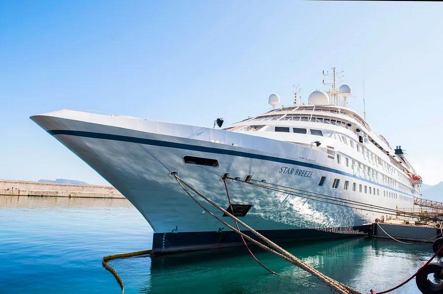 Cover Image for Why connecting with new people is simpler on intimate cruise ships