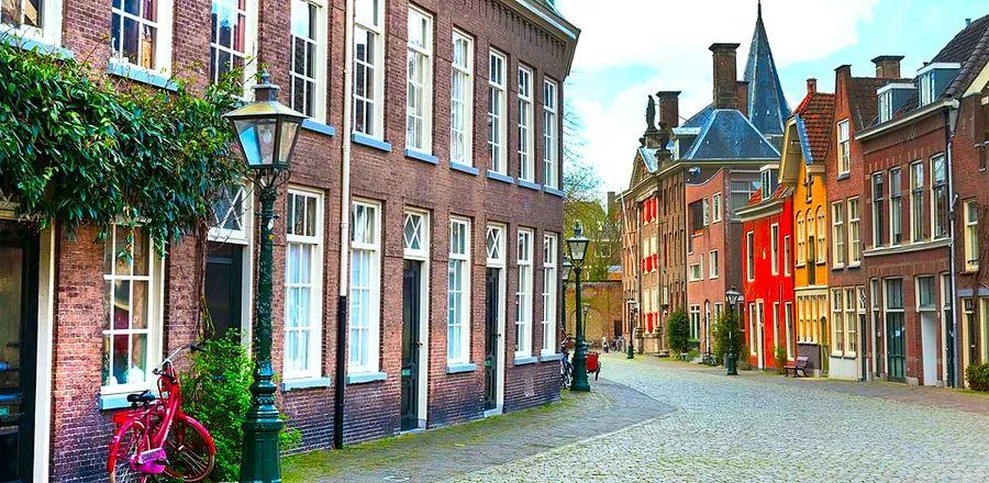 Cover Image for Netherlands Reenters Lockdown for the Holiday Season