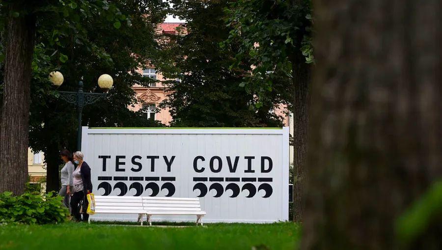 Cover Image for Czech Republic prohibits entry for unvaccinated American tourists