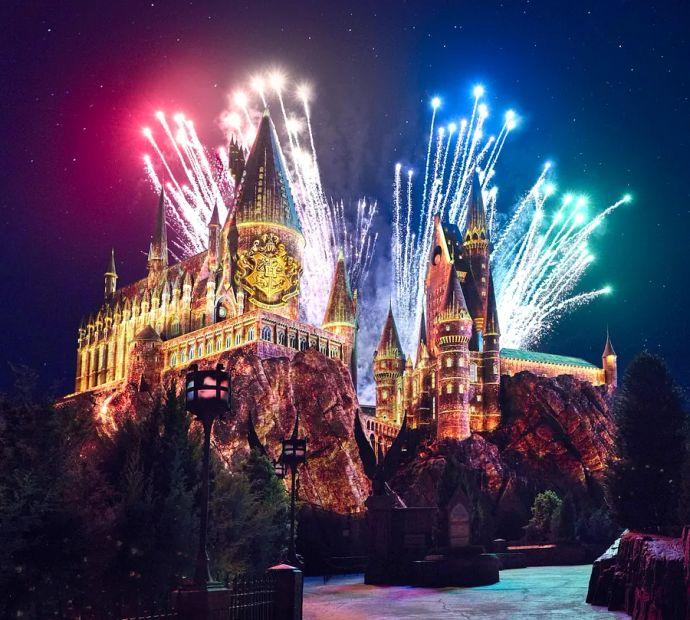 Cover Image for Universal Orlando unveils an exciting new movie-themed parade, along with dazzling nighttime shows and more for the summer