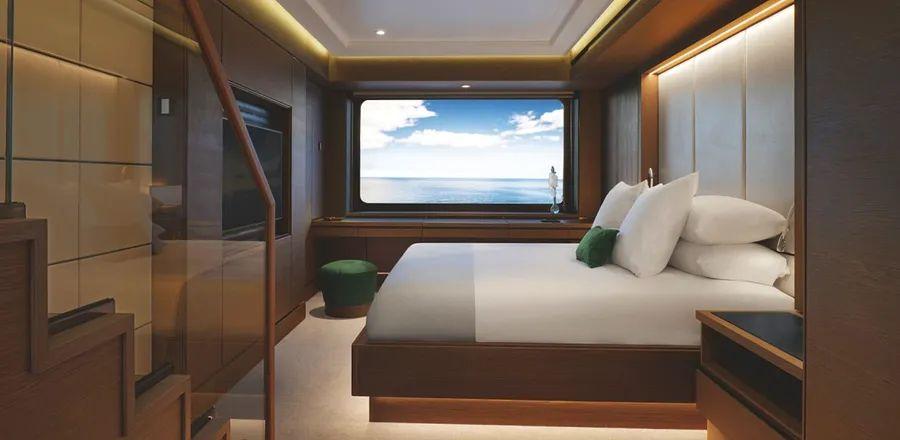 Cover Image for Luxury Hotel Brands Are Bringing Resort Living to the Open Seas