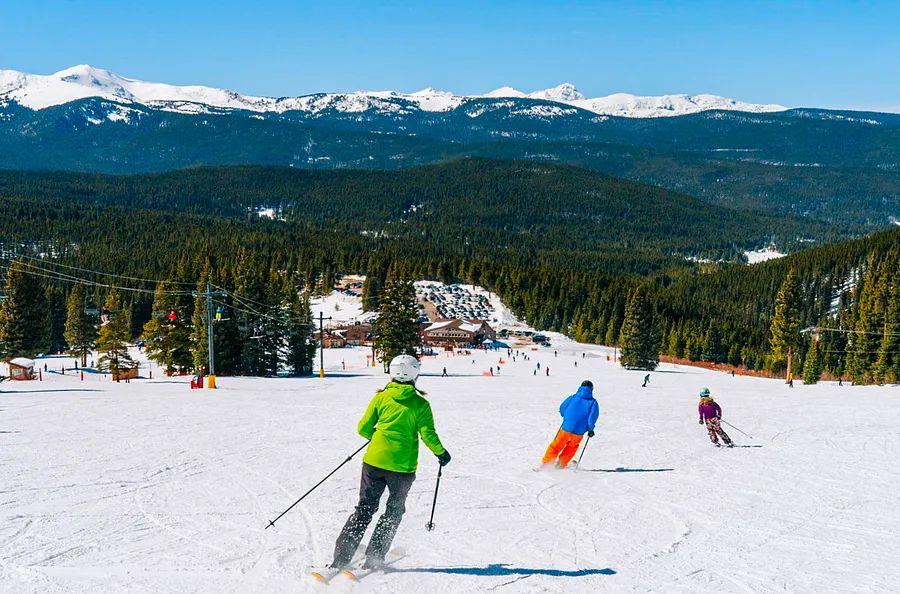 Cover Image for 8 budget-friendly ski resorts in the U.S. and Canada