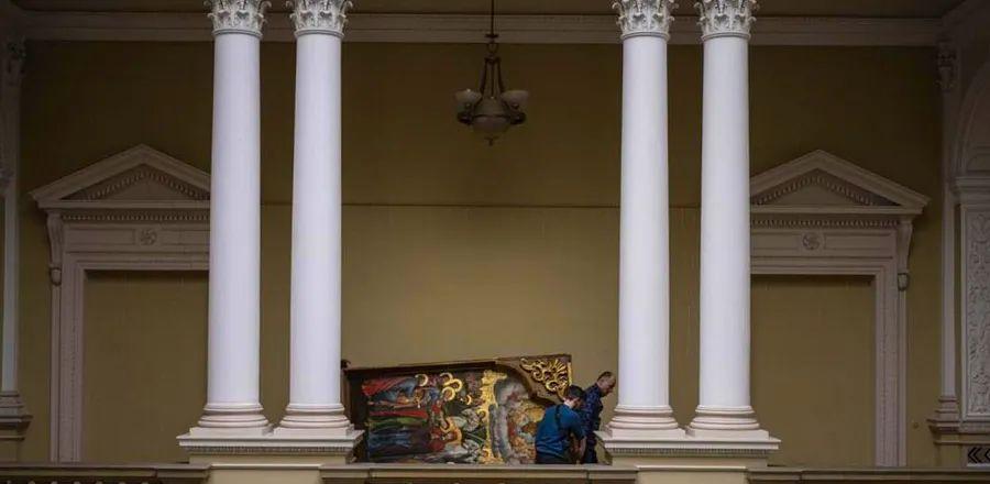 Cover Image for A Urgent Mission to Safeguard Ukraine's Cultural Treasures at Its Largest Art Museum