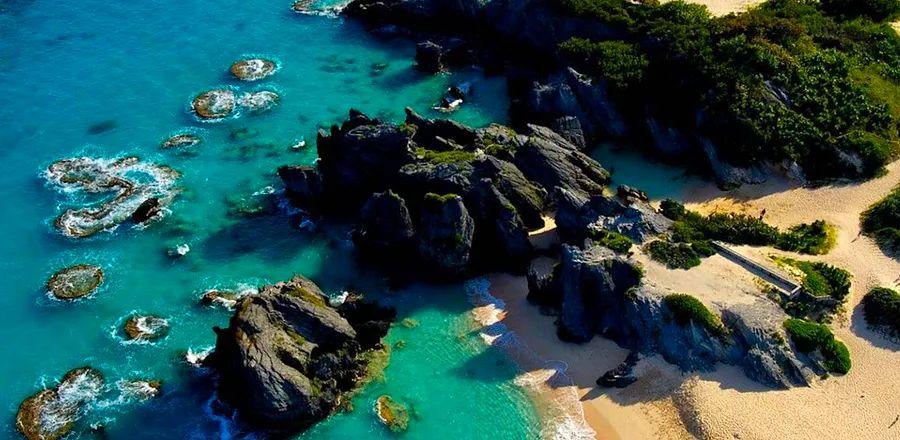 Cover Image for Bermuda is easing travel requirements for fully vaccinated visitors