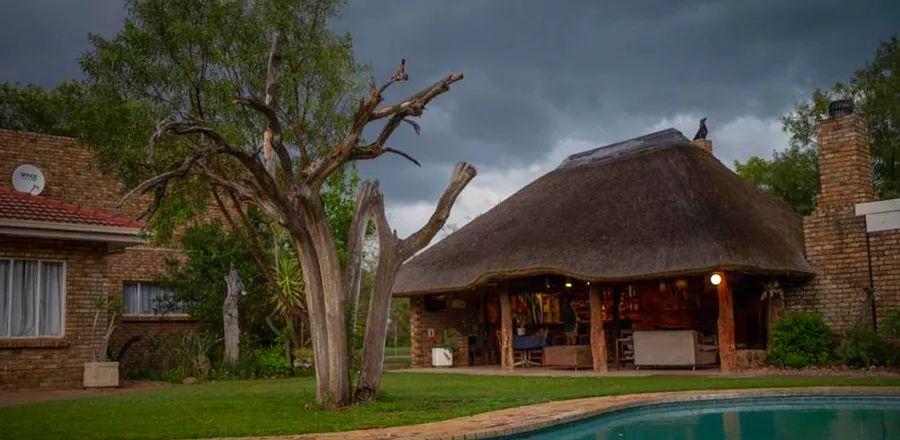 Cover Image for Omicron Travel Bans Inflict Severe Damage on South African Businesses
