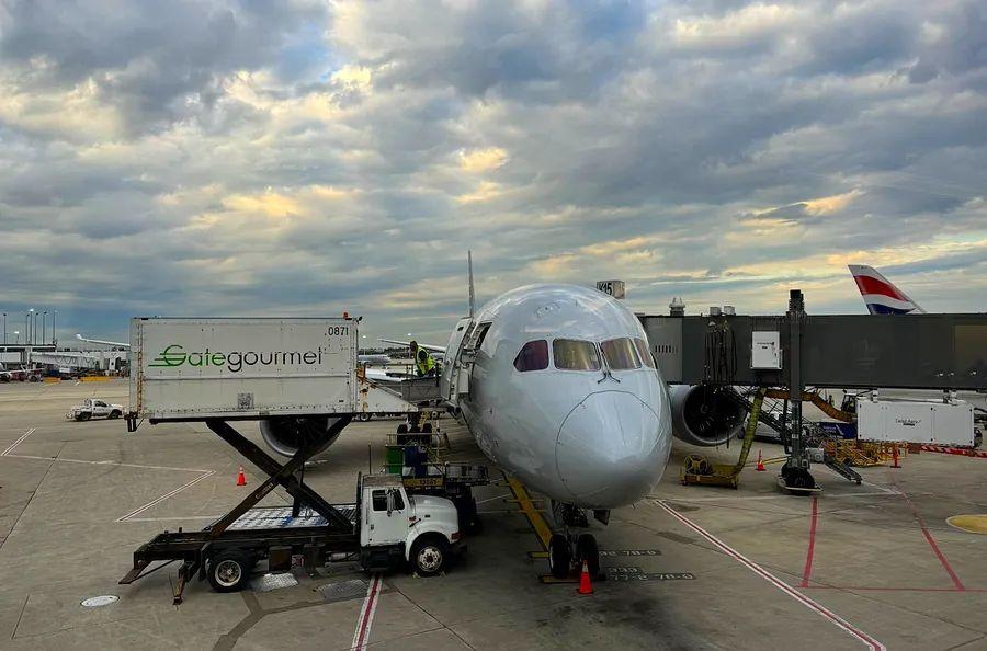 Cover Image for Federal court blocks Biden administration's airline fee regulation