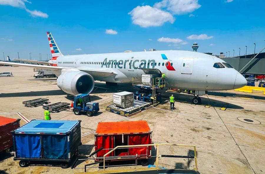 Cover Image for Essential advice from a flight attendant to steer clear of summer travel troubles