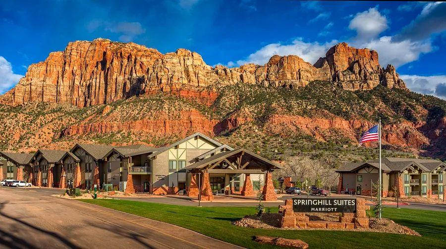 Cover Image for Fitness center or complimentary breakfast? Discover the guaranteed amenities at mid-range Marriott brands.