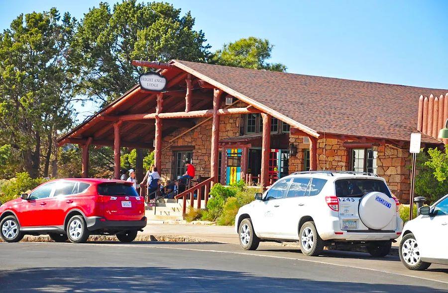 Cover Image for How to choose the ideal hotel loyalty program for your road trip style