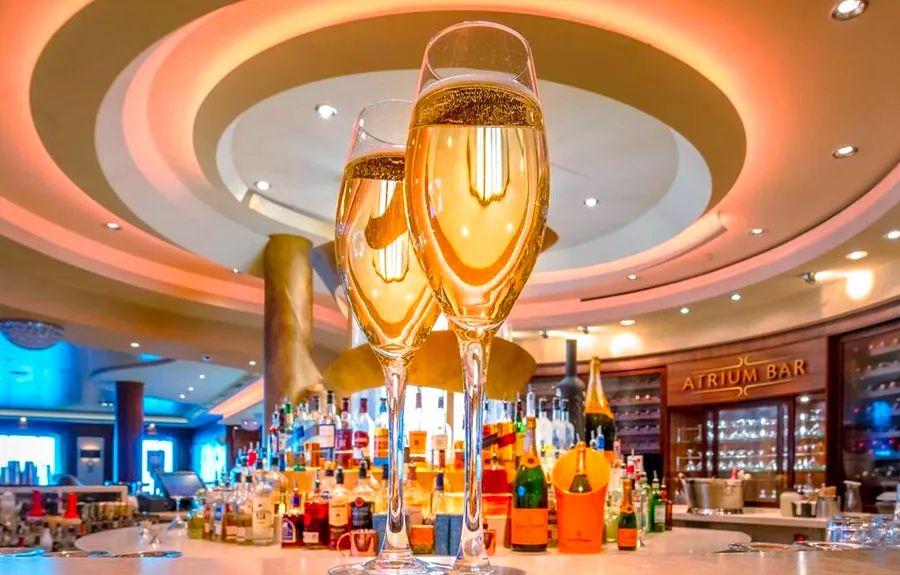 Cover Image for 8 Compelling Reasons to Celebrate Your Birthday on a Cruise