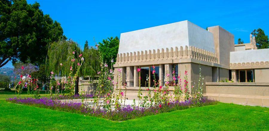 Cover Image for 5 Frank Lloyd Wright Structures to Explore on the West Coast