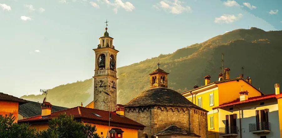 Cover Image for 12 Enchanting Italian Small Towns That Resemble Storybook Villages
