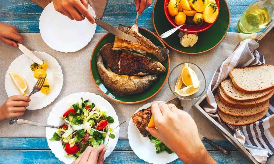 Cover Image for Sailing to Bermuda: 8 Essential Dishes You Must Experience